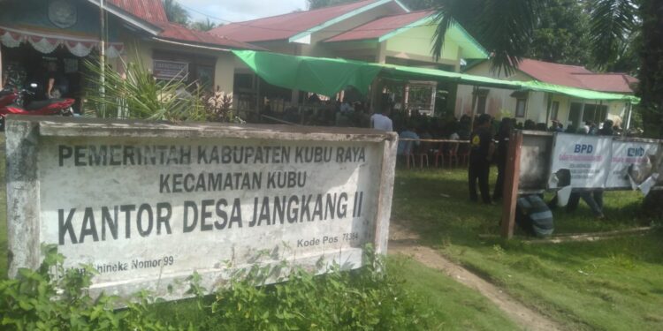 *SOSIALISASI PT RK DAN MASYARAKAT DESA JANGKANG 2 KABUPATEN KUBU RAYA MEMANAS*
