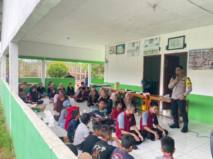 *Kapolsek Silat IPDA Egidius Egi, S.H Melakukan Penyuluhan Terkait Kenakalan Remaja*