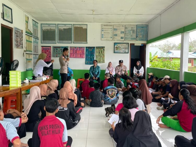 *Kapolsek Silat IPDA Egidius Egi, S.H Melakukan Penyuluhan Terkait Kenakalan Remaja*