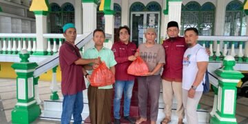 Jumat Berkah, LPM DPC Medan Timur Berbagi Takjil ke Masjid
