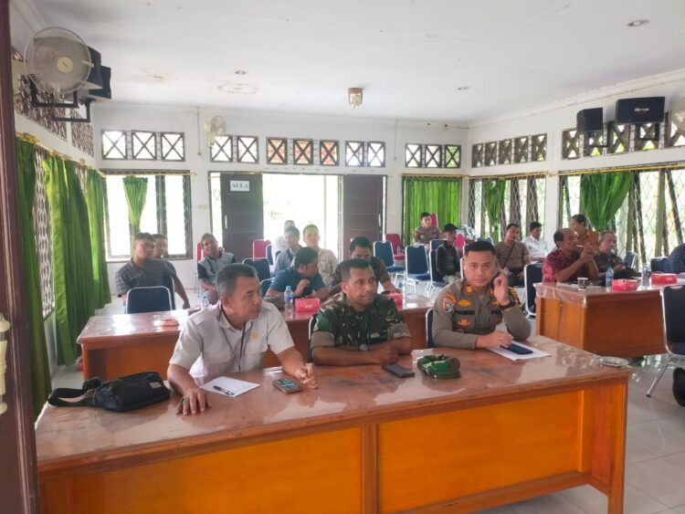 *Kapolsek Ngabang Menghadiri Pembahasan Akhir Naskah Perjanjian Kerjasama PT. Cemaru Lestari dengan Koperasi Produsen Setiganada*