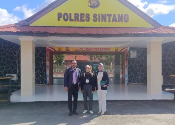 Kuasa Hukum Fanny, Dampingi Kliennya Membuat Aduan Laporan Kepada Mantan Tunangannya di Polres Sintang.