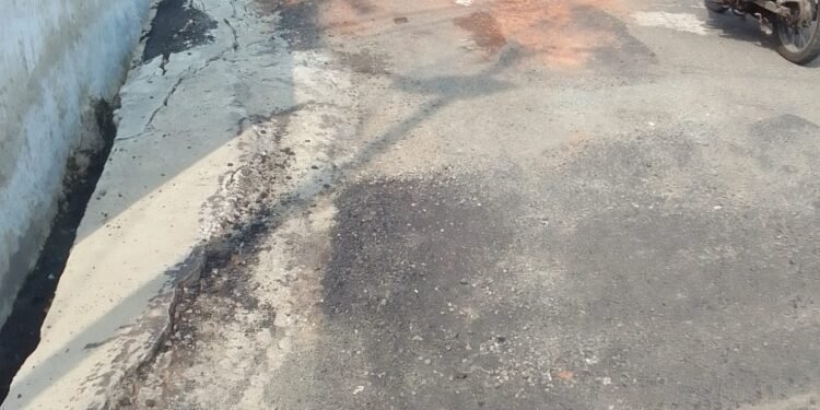 Konstruksi Saluran Jln. Cipinang Indah I Segmen Jln. Mawar Raya Menuju Jln. Nusa Indah Diduga Dikerjakan Asal Jadi.