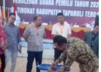 Rapat Pleno Terbuka Rekapitulasi di KPU Tapanuli Tengah Berjalan Alot dan Tegang