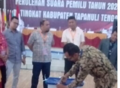 Rapat Pleno Terbuka Rekapitulasi di KPU Tapanuli Tengah Berjalan Alot dan Tegang