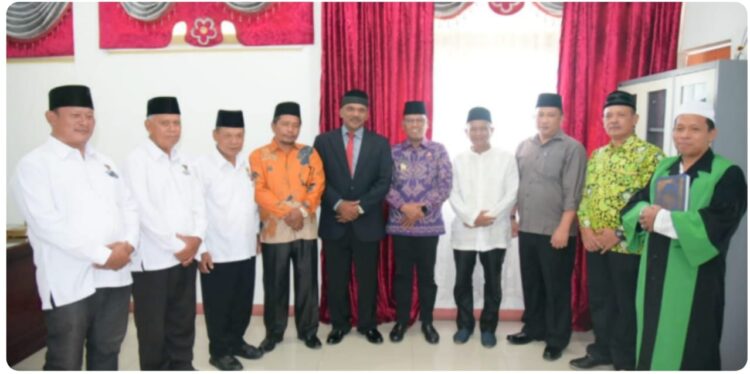 Pj. Bupati Dr. Sugeng Riyanta, SH.MH Melantik Wakil Ketua IV Baznas Kab. Tapanuli Tengah.