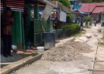 Proyek Rabat Beton Desa Mela 2 Di Kerjakan Asal Jadi, Plank Proyek Tidak Ada.