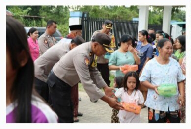 Kapolres Tapanuli Tengah Sumut Berbagi Takjil dan Buka Puasa Bersama di Pandan