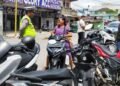 Ops. Patun Toba 2024, Polres Sibolga Beri Himbauan Melalui Pembagian Leaflet Kepada Pengguna Jalan.