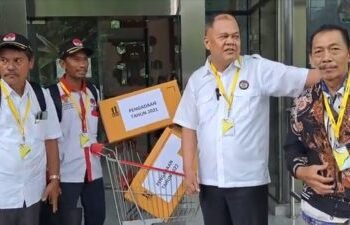 KPK Serahkan Berkas Dokumen Kontrak Pengadaan Barang/ Jasa ke PKN.