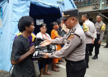 Peduli, Polresta Sibolga Beri Bantuan Kepada Korban Kebakaran