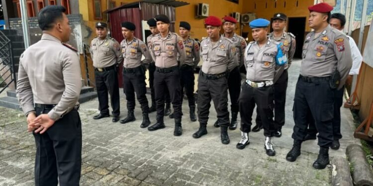 Polres Tapanuli Tengah Tingkatkan Pengamanan di Kantor KPU Pasca Putusan MK.