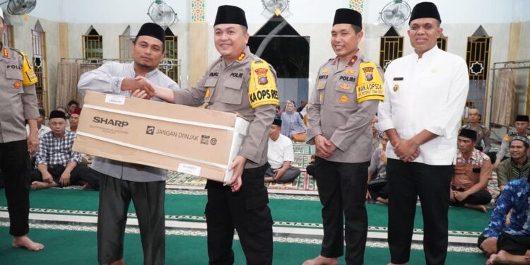 Wakapoldasu disambut hangat oleh Pj Bupati Langkat, pada kunjungan Tim Safari Ramadhan Polda Sumut di Langkat