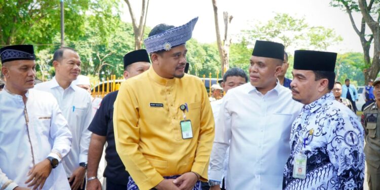 Bobby Nasution Kenakan Busana Adat Melayu di Halal Bihalal Pemkab Langkat, PJ Bupati Langkat Sambut dengan Senyum Bahagia