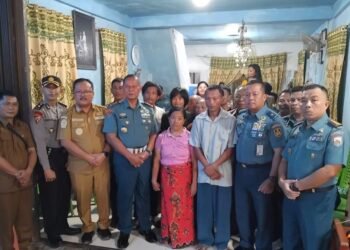 Kedatangan Komandan Puspomal Bersama Rombongan Menjadi Penawar Hati Pihak Keluarga Yang Sedang Berkabung Akhirnya Terobati
