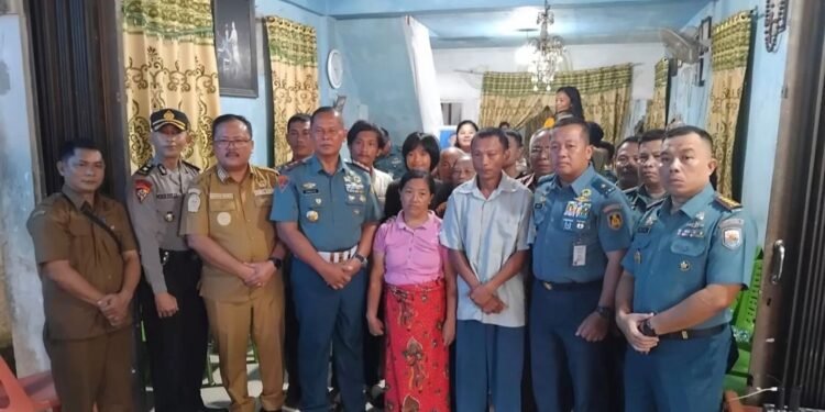 Kedatangan Komandan Puspomal Bersama Rombongan Menjadi Penawar Hati Pihak Keluarga Yang Sedang Berkabung Akhirnya Terobati