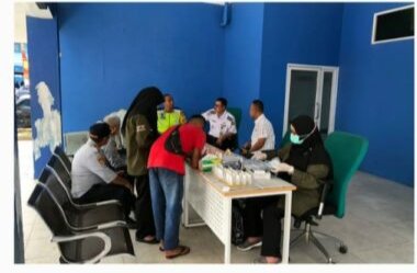 Antisipasi Kecelakaan, Polres Dan Dishub Sibolga Laksanakan Test Urine Bagi Sopir Bus Mudik