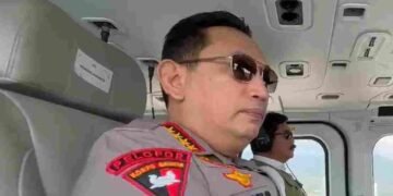 Kapolri Bersama Menko Polhukam Tinjau Kesiapan Arus Mudik di Pelabuhan Merak Gunakan Helikopter