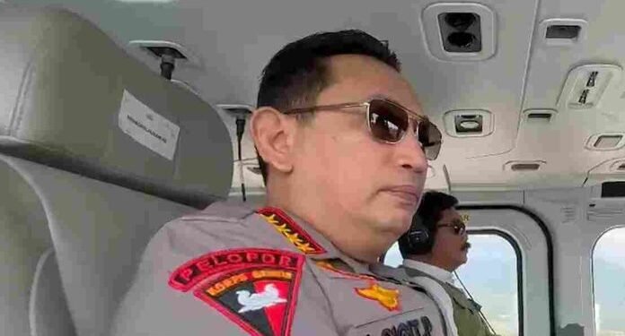 Kapolri Bersama Menko Polhukam Tinjau Kesiapan Arus Mudik di Pelabuhan Merak Gunakan Helikopter