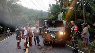 Laka Tunggal, 1 Orang Meninggal, 8 Perawatan Intensif di Puskesmas Kolang Tapanuli Tengah.