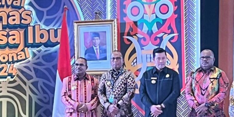Pj. Bupati Tapanuli Tengah Sumut Terima Penghargaan Revitalisasi Bahasa Daerah Dialeg Sorkam