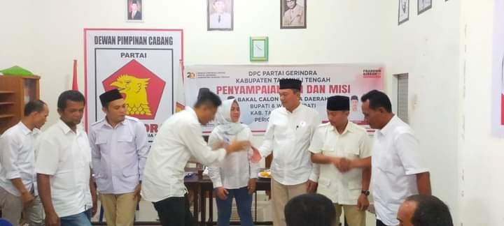 Pasangan Bacalon Bupati – Wakil Bupati Tapanuli Tengah Periode 2024-2029 Sampaikan Visi – Misi di Sekretariat DPC Partai Gerindra.