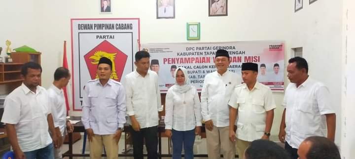 Pasangan Bacalon Bupati – Wakil Bupati Tapanuli Tengah Periode 2024-2029 Sampaikan Visi – Misi di Sekretariat DPC Partai Gerindra.