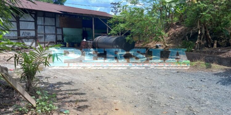 Lapor Pak Kapolda Kalbar Dan Kapolres Sekadau,Penimbunan BBM Milik Saudara (ynt) Diduga Di Bekingi APH Sehingga Beroperasi Dengan Bebas