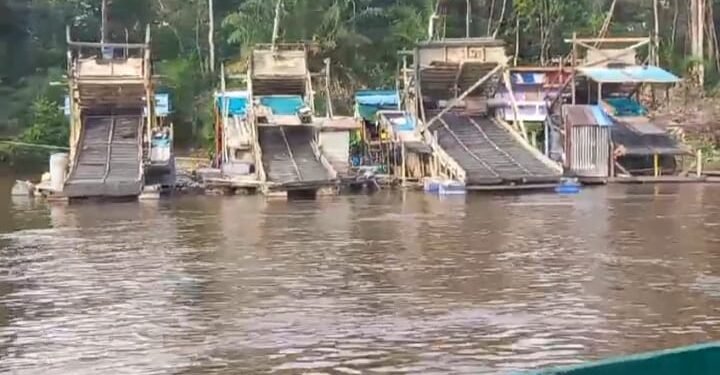 Dinas Lingkungan Hidup Tidak Pernah  Menyetujui Atau Memberikan Izin Untuk Melakukan Penambangan Emas Di Bantaran Sungai Kapuas