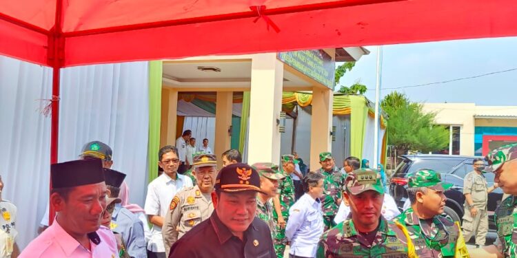 Sinergitas Kodim 0816/Sidoarjo TMMD dan Plt Bupati Sidoarjo Subandi. SH