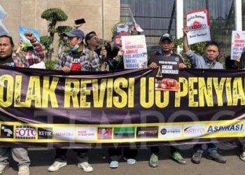 Sejumlah Organisasi Jurnalis Lakukan Demo di Depan Gedung DPR, Tolak Revisi UU Penyiaran