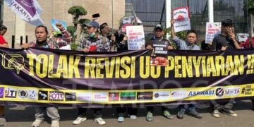 Sejumlah Organisasi Jurnalis Lakukan Demo di Depan Gedung DPR, Tolak Revisi UU Penyiaran