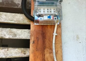 PASANG BARU INSTALASI LISTRIK DIDUGA TIDAK SESUAI STANDAR