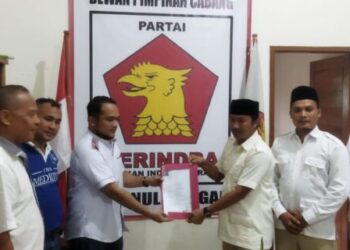 Ketum Naposo Prabowo-Gibran Andri Christianto Malau, MM Mendaftar Balon Bupati 2024 ke Kantor DPC Partai GerindraTapanuli Tengah Sumatera Utara