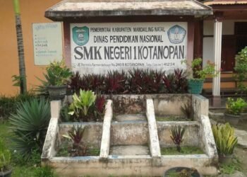 Penggunaan dana BOS 2023 SMK N 1 Kotanopan diduga mark up
