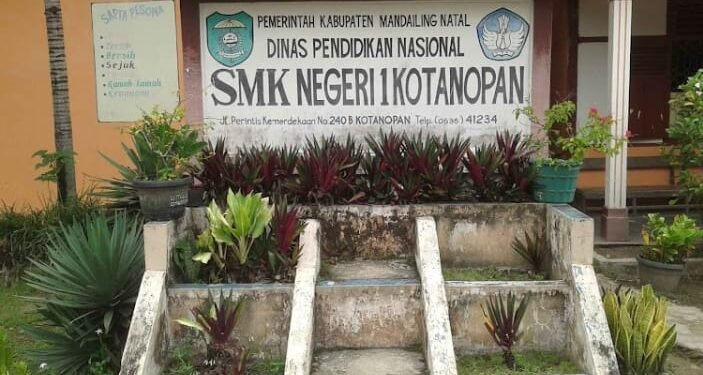 Penggunaan dana BOS 2023 SMK N 1 Kotanopan diduga mark up