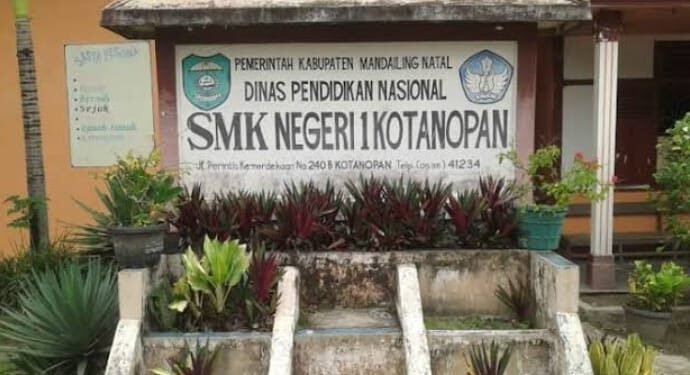 Lsm Bidik Sumut Pertanyakan Dana BOSP SMK Negeri 1 Kotanopan