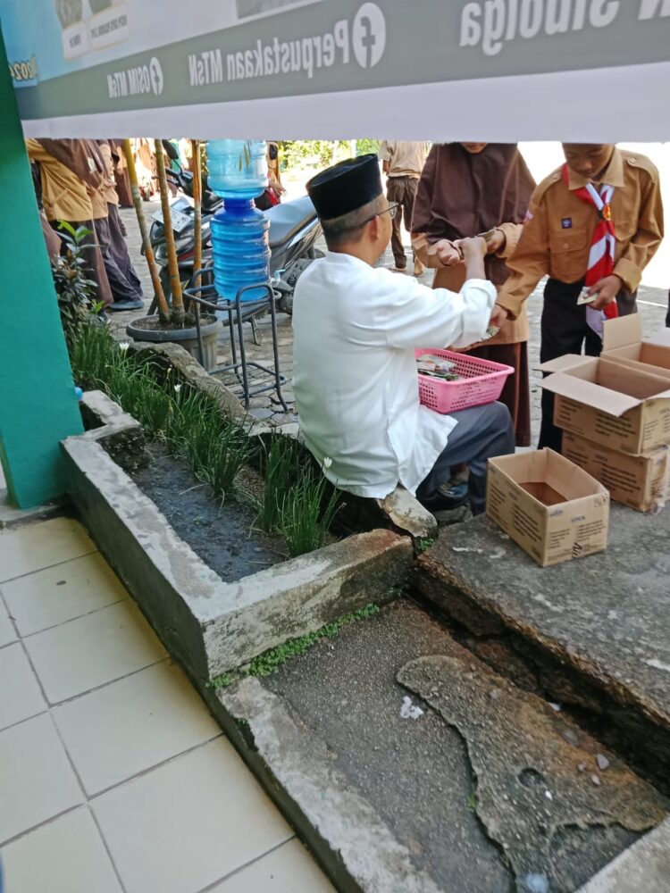 Diduga Takut Ketemu LSM Kepala MTsN Sibolga Perintahkan Security Berbohong