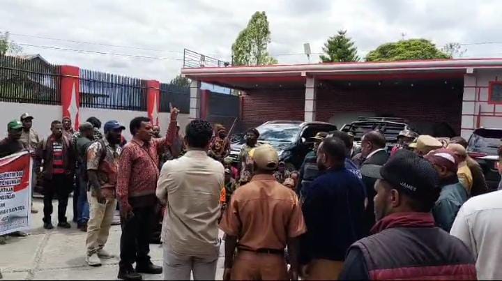 Ketua Umum LMA Papua Tanggapi Aksi Demonstran Di Pegunungan