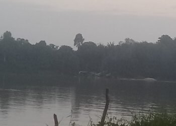 Penambangan Ilegal Di Sungai Melawi Di Baning Kota: Antara Hukum dan Kongkalikong”