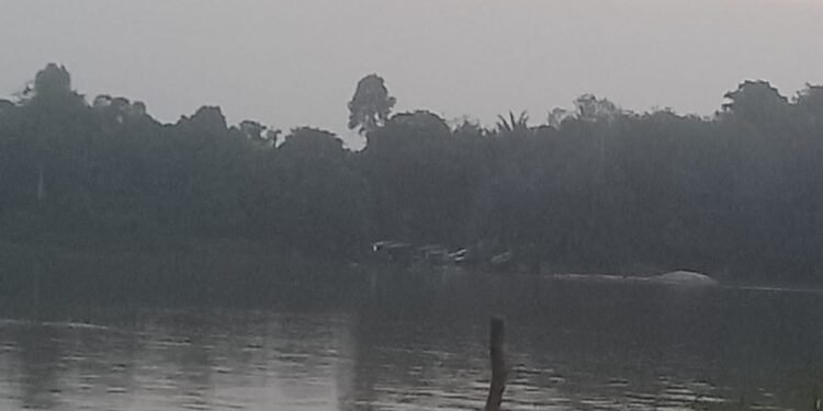 Penambangan Ilegal Di Sungai Melawi Di Baning Kota: Antara Hukum dan Kongkalikong”