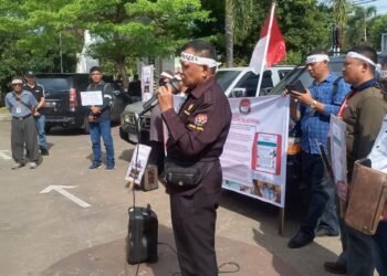 Wartawan dan NGO Demo Kejaksaan Negeri Ketapang Sampaikan Ini