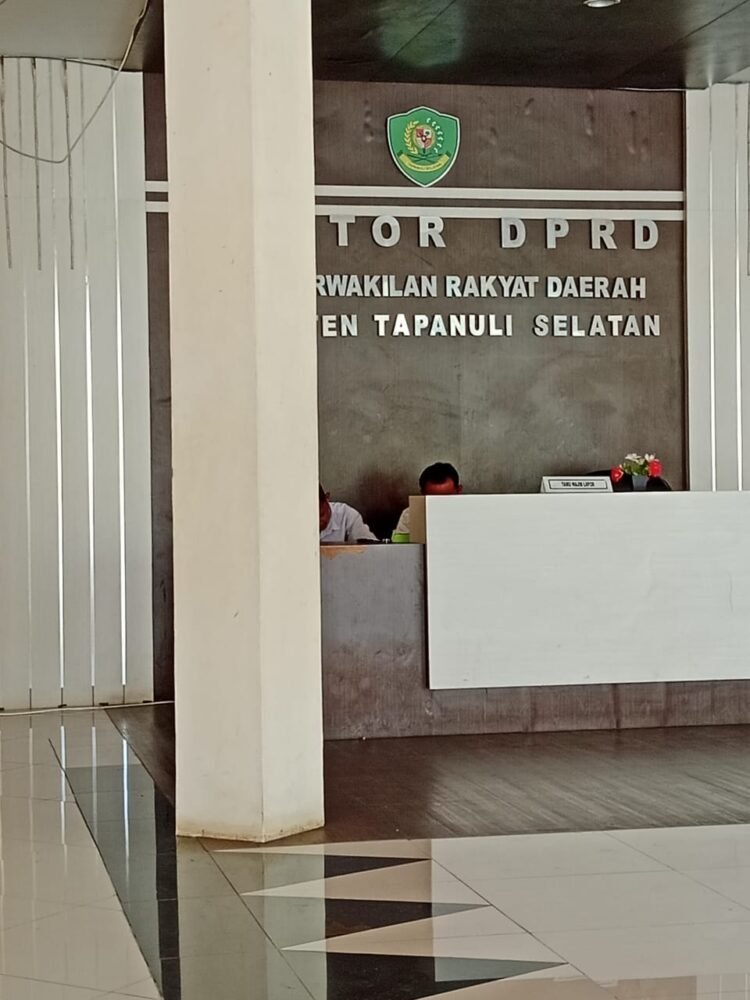 Menutup Anggaran yang Bermasalah, Sekwan Tapsel Balas Surat LSM Pakai Duit