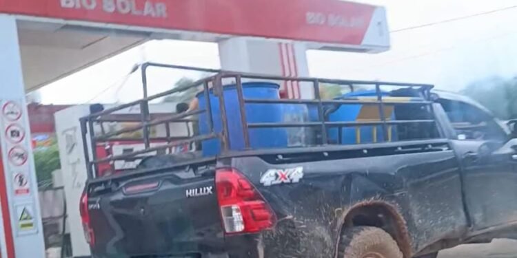 Diduga Ilegal dan Kebal Hukum !! Pelaku Pembelian BBM Bersubsidi di SPBU 64.788.16 Terlihat Lancar dan Tak Tersentuh Hukum