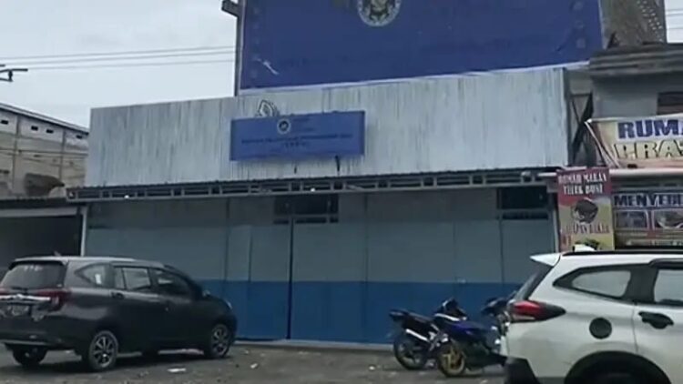 Kok Bisa.!! Ada Sarang Burung Walet Di Dapur Program Makan Bergizi Gratis (MBG) Di Kec. Suli, Kab.Luwu – Sulawesi Selatan. Orang Tua Siswa Angkat Bicara