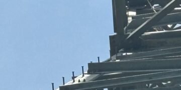 Ancaman di Atas Kepala! Roller SUTT 150kV Nyaris Menimbulkan Korban di Bekasi