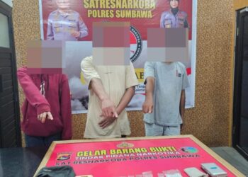 Gerebek Rumah di Maronge, Polres Sumbawa Amankan 41 Gram Sabu dan 3 Tersangka!