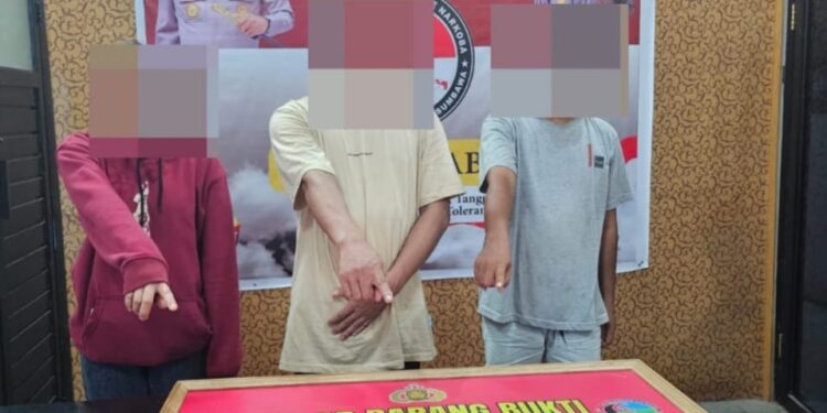 Gerebek Rumah di Maronge, Polres Sumbawa Amankan 41 Gram Sabu dan 3 Tersangka!