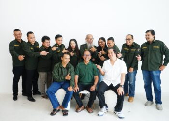 Dr. Fetrus dan Valentino bersama Tim FA. 23 Forum Pemuda Kalimantan Barat