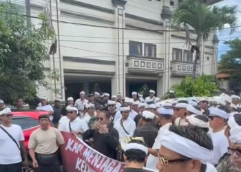 Kasus Sopir Ngamuk di Jimbaran Memanas: Saling Lapor, 25 Pengacara Dampingi Tersangka, Ribuan Warga Beri Dukungan!